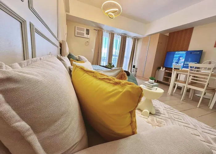 Apartment Cozy Unit Near Venice Grand Canal Mall Mckinley Hill Taguig *