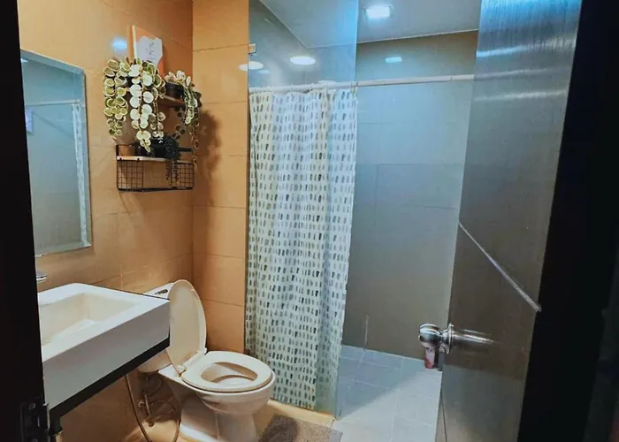 Apartment Cozy Unit Near Venice Grand Canal Mall Mckinley Hill Taguig *